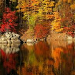 есенна гора край езеро